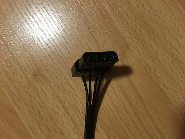- (PC, Adapter, PC Gehäuse)