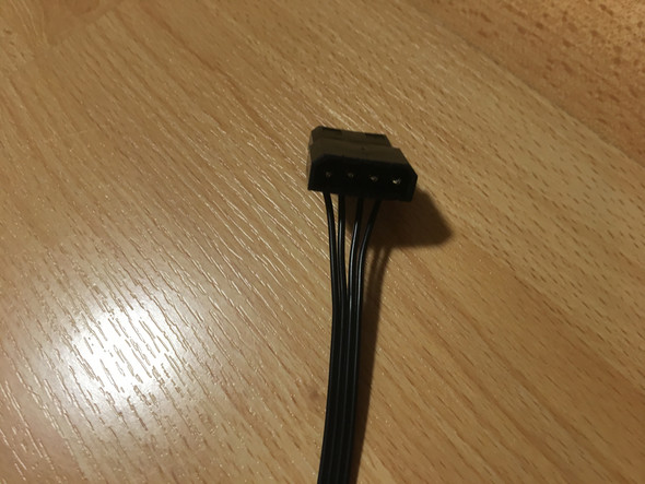 - (PC, Adapter, PC Gehäuse)