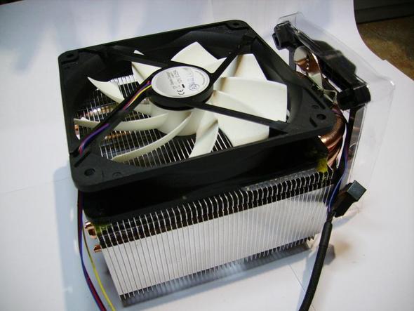 Anderer Lüfter und andere Strömungsrichtung (vom Kühler weg). - (Computer, CPU, Lüfter)