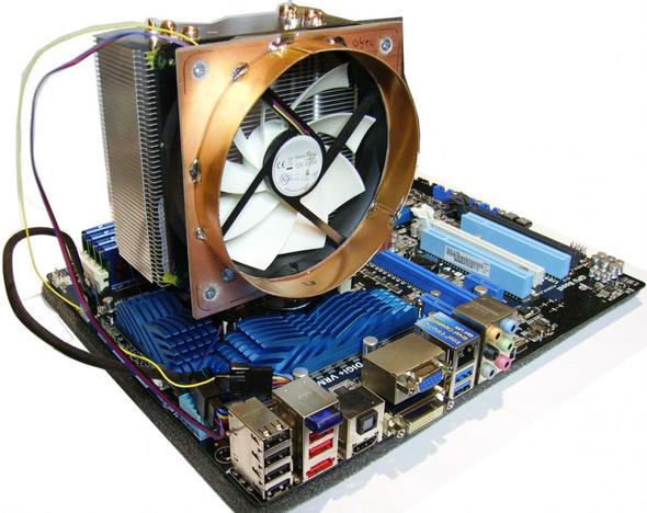 Kühler mit montiertem Flansch. - (Computer, CPU, Lüfter)