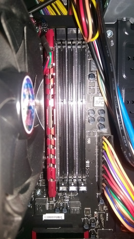 Hier die 4 slots - (Mainboard, Arbeitsspeicher)