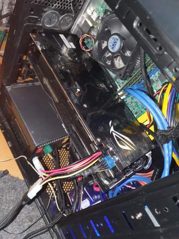 Computer startet nicht wenn ich PCI-e Kabel einstecke?