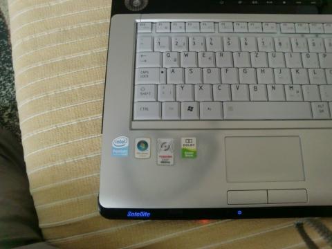 - (Laptop, Farbe, Weg)
