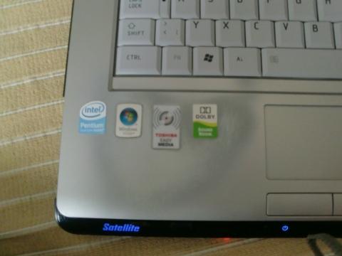 - (Laptop, Farbe, Weg)