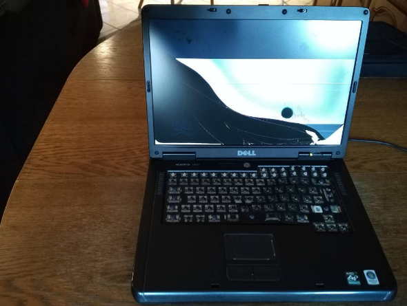 Dell 1 - (Laptop, Monitor, defekt)